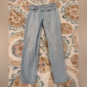 Women’s Size 27 Levi’s Wedgie Straight Jeans